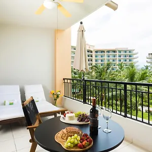 Perfect Getaway Loft: Beachfront Balcony & Pool View Nuevo Vallarta